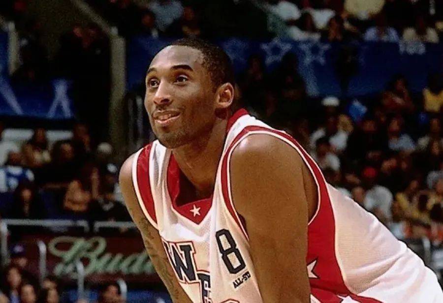 科比「Huarache 2K4」明年回归！是超人气配色！