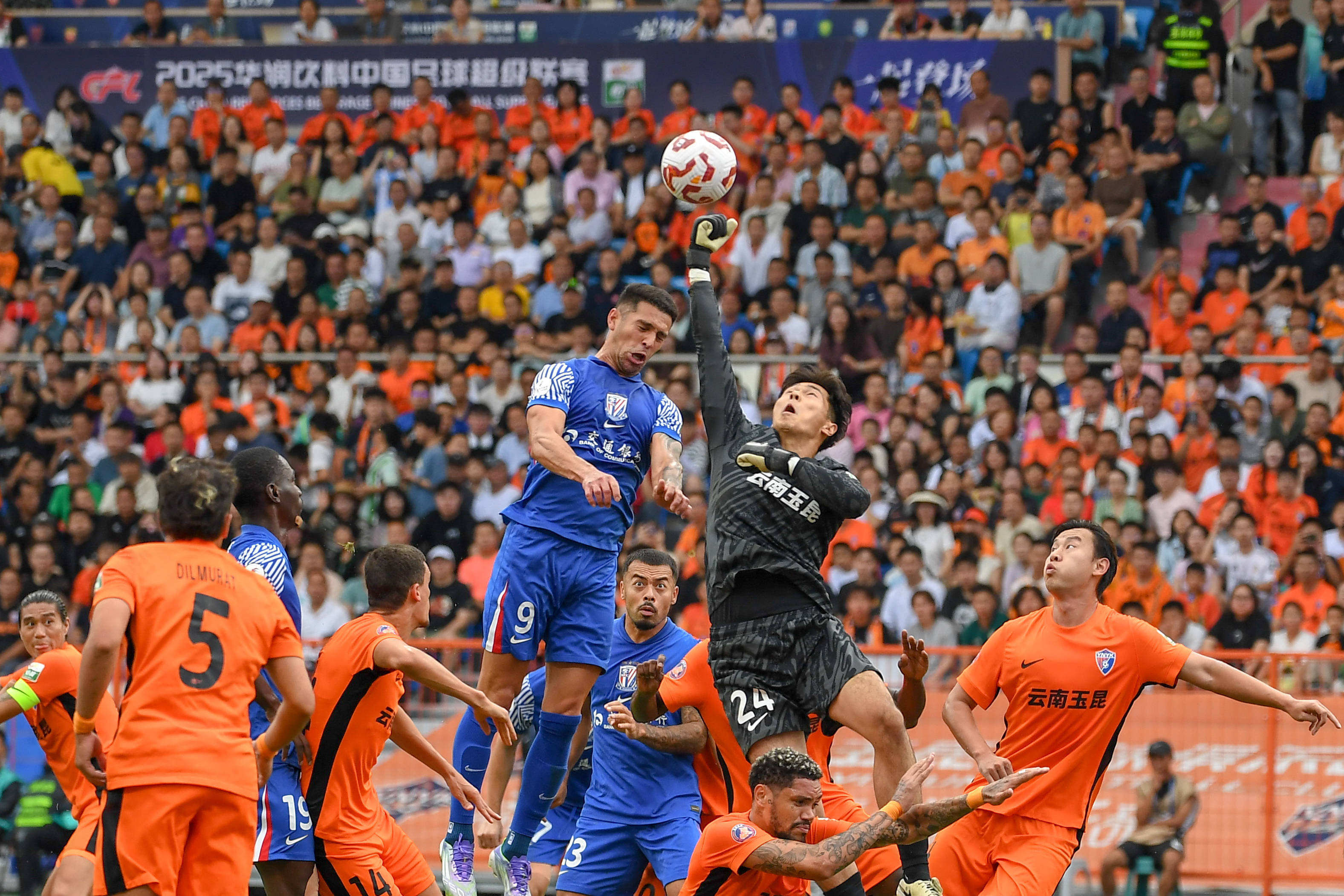 （体育）足球——中超：云南玉昆平上海申花