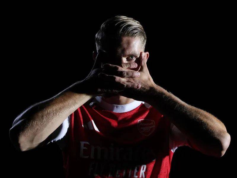 谁是水货？英超三大中锋对决，利物浦重现托雷斯，轮到曼联阿森纳