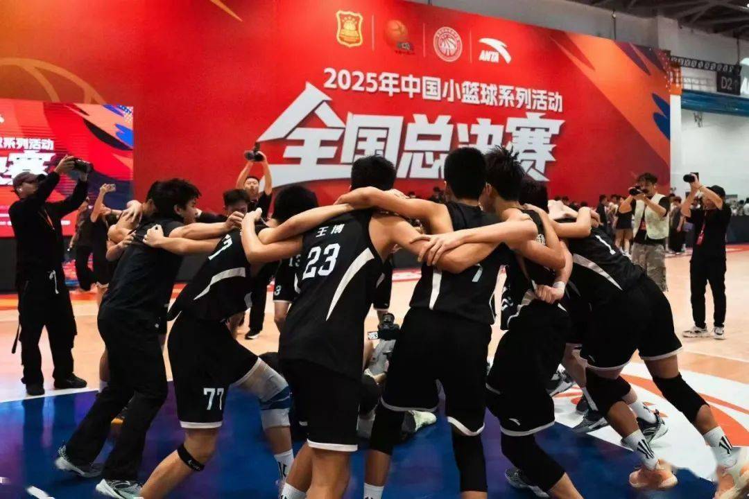 小篮球总决赛绽放鹭岛 是谁为全国百万少年筑起篮球梦