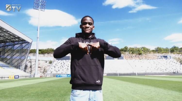 官方：伯恩茅斯20岁前锋阿杰伊永久转会里耶卡