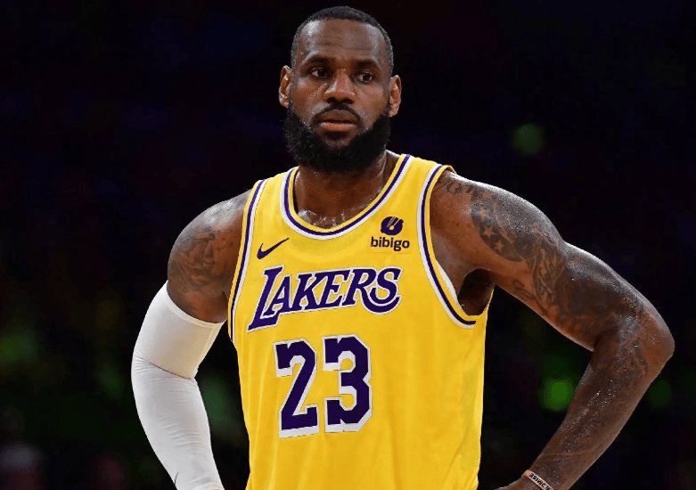 无视詹姆斯续约！湖人队内讧曝光！名记确认，退役巡演泡汤了